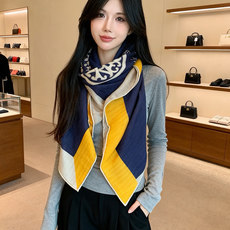 上新❤️ 【▪️摩登重磅圈C位!官网已断货,各种加价都巨难买!!!Hermes 秋冬首款140羊绒真丝围巾!!】不是丝 上新❤️ 【▪️摩登重磅圈C位!官网已断货,各种加价都巨难买!!!Hermes 秋冬首款140羊绒真丝围巾!!】不是丝
