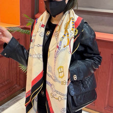 羊绒新款🆕👏👏买了都说好看‼️推荐💕爱马仕双面同色羊绒方巾【跃动的马儿双面同色140】,顶级工艺超值‼️爱马仕专柜爆款🎁 羊绒新款🆕👏👏买了都说好看‼️推荐💕爱马仕双面同色羊绒方巾【跃动的马儿双面同色140】,顶级工艺超值‼️爱马仕专柜爆款🎁