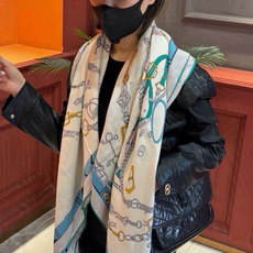 羊绒新款🆕👏👏买了都说好看‼️推荐💕爱马仕双面同色羊绒方巾【跃动的马儿双面同色140】,顶级工艺超值‼️爱马仕专柜爆款🎁 羊绒新款🆕👏👏买了都说好看‼️推荐💕爱马仕双面同色羊绒方巾【跃动的马儿双面同色140】,顶级工艺超值‼️爱马仕专柜爆款🎁