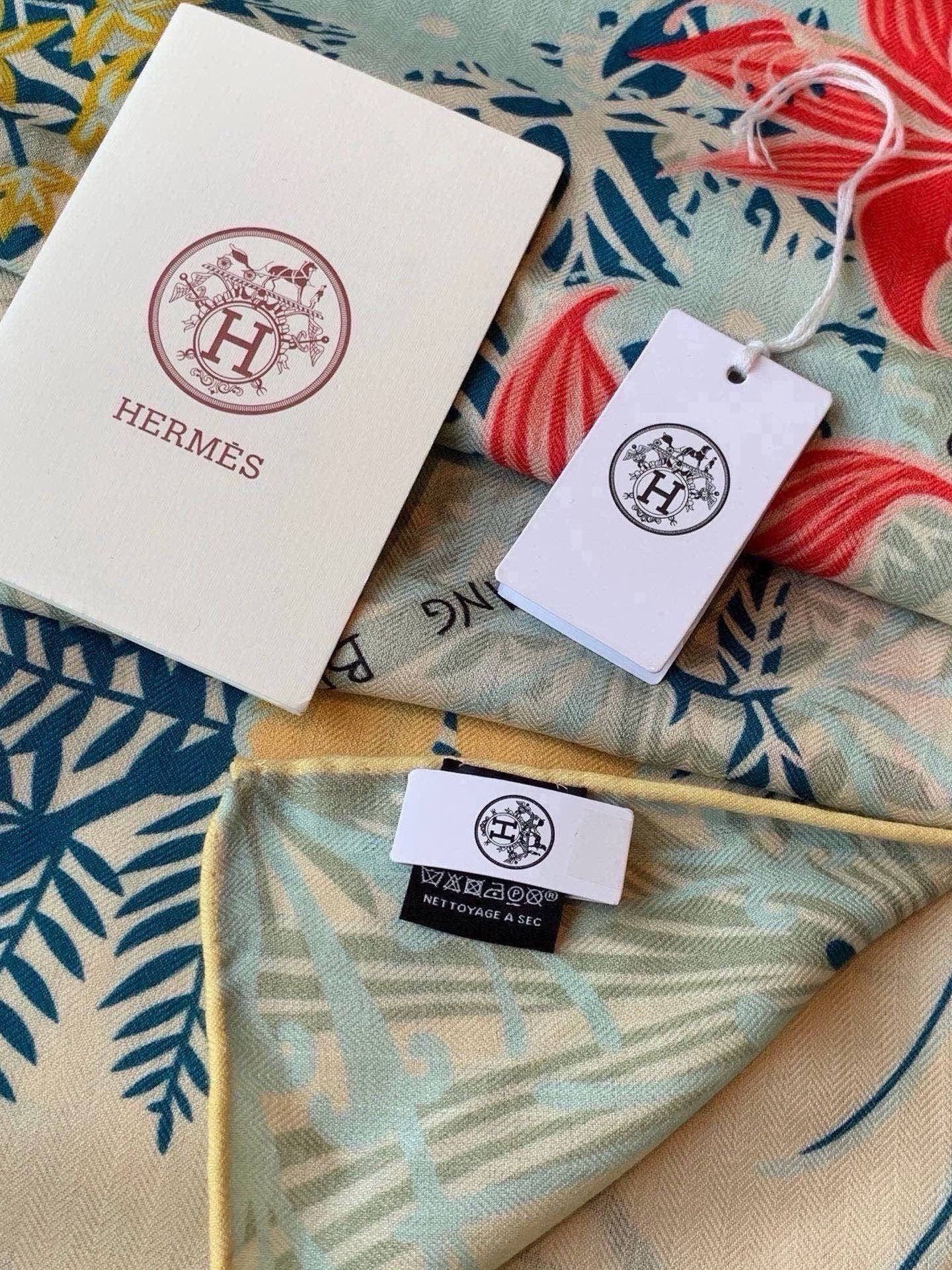 💟上新🆕💕手工卷边!羊绒和真丝混纺披肩(70%羊绒30%桑蚕丝)。 这款披肩采用经典山羊绒和真丝混纺面料,柔软轻盈,佩戴 💟上新🆕💕手工卷边!羊绒和真丝混纺披肩(70%羊绒30%桑蚕丝)。 这款披肩采用经典山羊绒和真丝混纺面料,柔软轻盈,佩戴