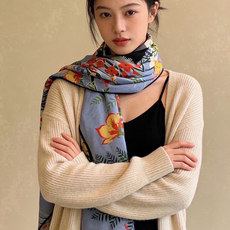 💟上新🆕💕手工卷边!羊绒和真丝混纺披肩(70%羊绒30%桑蚕丝)。 这款披肩采用经典山羊绒和真丝混纺面料,柔软轻盈,佩戴 💟上新🆕💕手工卷边!羊绒和真丝混纺披肩(70%羊绒30%桑蚕丝)。 这款披肩采用经典山羊绒和真丝混纺面料,柔软轻盈,佩戴