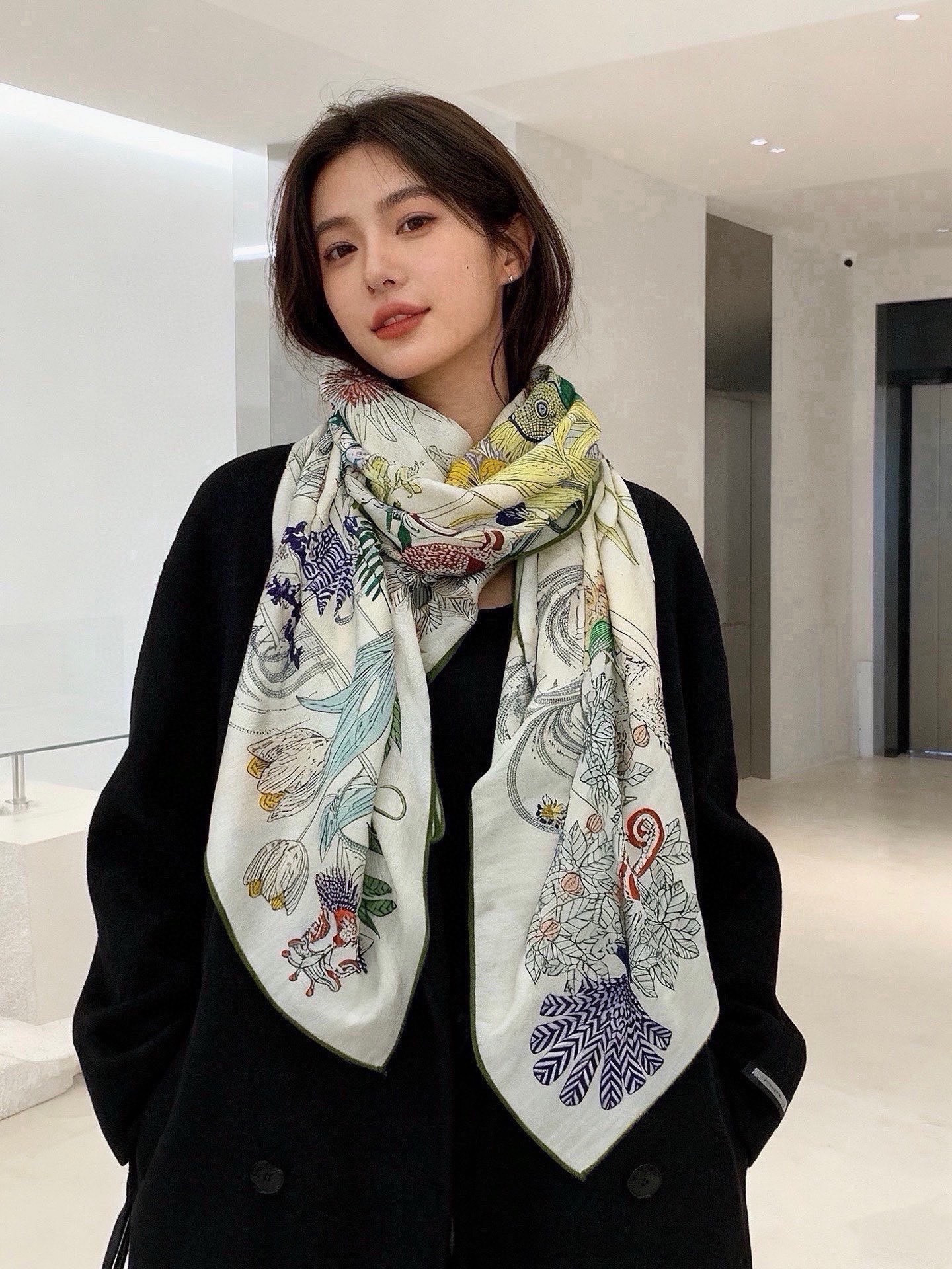 羊绒新款🆕👏买了都说好看‼️推荐💕爱马仕双面同色羊绒方巾,【奇珍乐园双面同色140】顶级工艺超值‼️爱马仕专柜爆款🎁💟立 羊绒新款🆕👏买了都说好看‼️推荐💕爱马仕双面同色羊绒方巾,【奇珍乐园双面同色140】顶级工艺超值‼️爱马仕专柜爆款🎁💟立