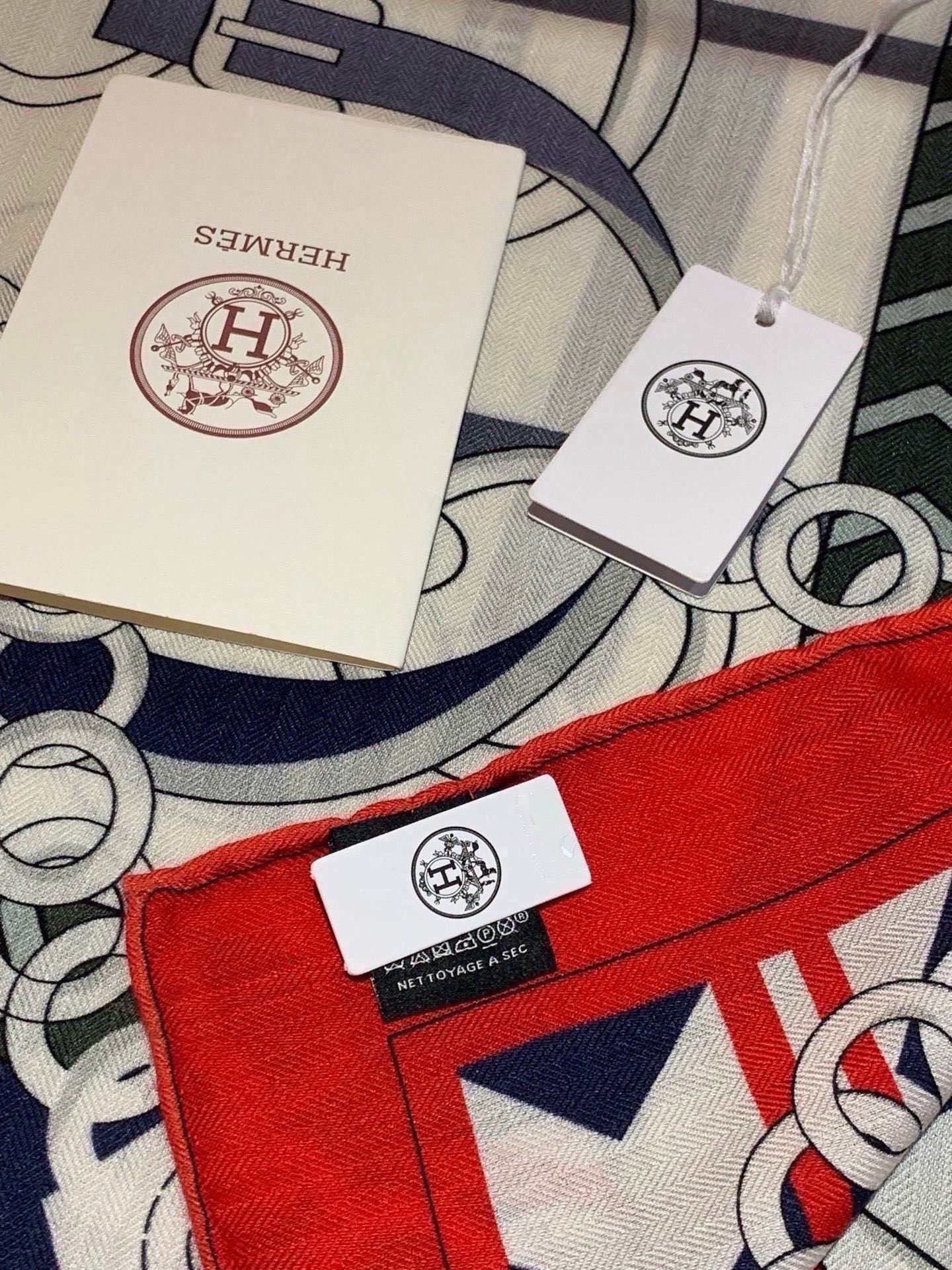 💟H家上新💞【双面同色丝绒方巾】手工卷边山羊绒和真丝混纺披肩(70%山羊绒,30%桑蚕丝) 这款披肩采用经典山羊绒和真丝 💟H家上新💞【双面同色丝绒方巾】手工卷边山羊绒和真丝混纺披肩(70%山羊绒,30%桑蚕丝) 这款披肩采用经典山羊绒和真丝