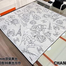 Chanel ~26新品~90双面真丝 山茶花、四叶草、埃菲尔铁塔与双C的完美搭配 适合各种场合搭配使用 设计灵动高级感 Chanel ~26新品~90双面真丝 山茶花、四叶草、埃菲尔铁塔与双C的完美搭配 适合各种场合搭配使用 设计灵动高级感