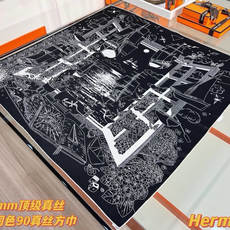 “诗意遨游”90方巾 手工卷边斜纹真丝方巾(100%桑蚕丝)。 这款爱马仕的经典单品展现强大而迷人的女性魅力精髓。此90 “诗意遨游”90方巾 手工卷边斜纹真丝方巾(100%桑蚕丝)。 这款爱马仕的经典单品展现强大而迷人的女性魅力精髓。此90
