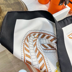 爱马仕(Hermès)90丝巾 经典款“Boucles et Sangles du Trian”真丝方巾 采用18m 爱马仕(Hermès)90丝巾 经典款“Boucles et Sangles du Trian”真丝方巾 采用18m