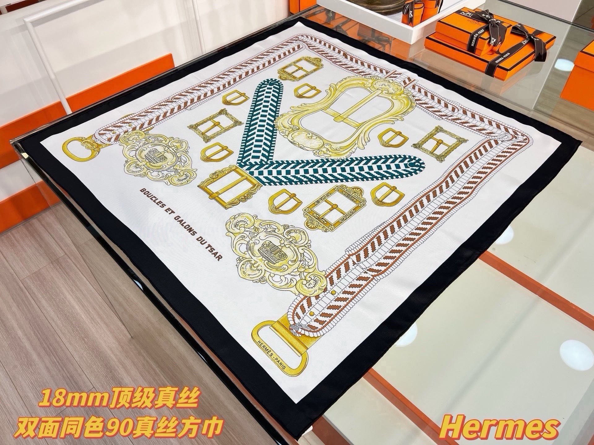 爱马仕(Hermès)90丝巾 经典款“Boucles et Sangles du Trian”真丝方巾 采用18m 爱马仕(Hermès)90丝巾 经典款“Boucles et Sangles du Trian”真丝方巾 采用18m