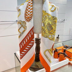 爱马仕(Hermès)90丝巾 经典款“Boucles et Sangles du Trian”真丝方巾 采用18m 爱马仕(Hermès)90丝巾 经典款“Boucles et Sangles du Trian”真丝方巾 采用18m