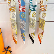 爱马仕(Hermès)90丝巾 经典款“Boucles et Sangles du Trian”真丝方巾 采用18m 爱马仕(Hermès)90丝巾 经典款“Boucles et Sangles du Trian”真丝方巾 采用18m