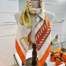 爱马仕(Hermès)90丝巾 经典款“Boucles et Sangles du Trian”真丝方巾 采用18m 爱马仕(Hermès)90丝巾 经典款“Boucles et Sangles du Trian”真丝方巾 采用18m