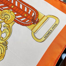爱马仕(Hermès)90丝巾 经典款“Boucles et Sangles du Trian”真丝方巾 采用18m 爱马仕(Hermès)90丝巾 经典款“Boucles et Sangles du Trian”真丝方巾 采用18m