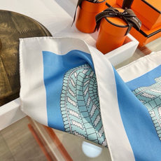 爱马仕(Hermès)90丝巾 经典款“Boucles et Sangles du Trian”真丝方巾 采用18m 爱马仕(Hermès)90丝巾 经典款“Boucles et Sangles du Trian”真丝方巾 采用18m