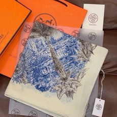 重磅推荐的140顶级丝绒双面异色披肩《回归自然》 披肩尺寸:140*140方巾 70%羊绒30%真丝 这张复杂的手绘 重磅推荐的140顶级丝绒双面异色披肩《回归自然》 披肩尺寸:140*140方巾 70%羊绒30%真丝 这张复杂的手绘