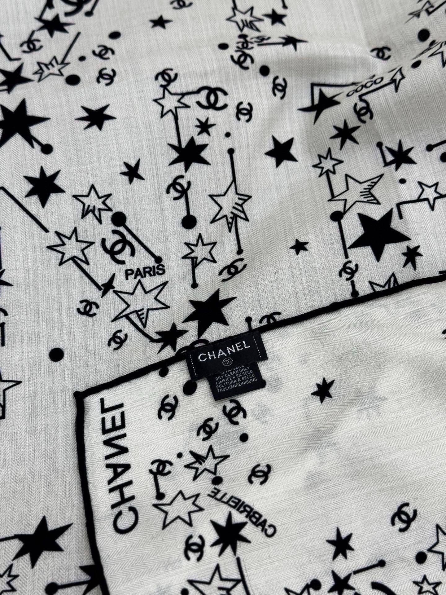 Chanel ~新品～ 【140顶级丝绒双面同色】 繁星点点与双C的完美结合 适合各种场合搭配使用 黑白两色经典优雅 真