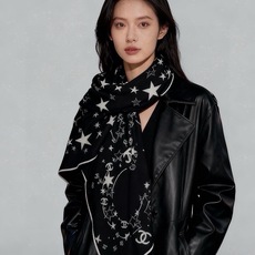 Chanel ~新品~ 【140顶级丝绒双面同色】 繁星点点与双C的完美结合 适合各种场合搭配使用 黑白两色经典优雅 真 Chanel ~新品~ 【140顶级丝绒双面同色】 繁星点点与双C的完美结合 适合各种场合搭配使用 黑白两色经典优雅 真