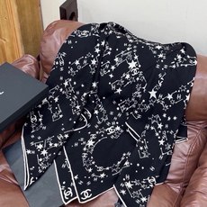 Chanel ~新品~ 【140顶级丝绒双面同色】 繁星点点与双C的完美结合 适合各种场合搭配使用 黑白两色经典优雅 真 Chanel ~新品~ 【140顶级丝绒双面同色】 繁星点点与双C的完美结合 适合各种场合搭配使用 黑白两色经典优雅 真