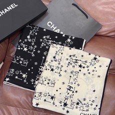 Chanel ~新品~ 【140顶级丝绒双面同色】 繁星点点与双C的完美结合 适合各种场合搭配使用 黑白两色经典优雅 真 Chanel ~新品~ 【140顶级丝绒双面同色】 繁星点点与双C的完美结合 适合各种场合搭配使用 黑白两色经典优雅 真