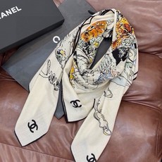 Chanel 高级手工坊系列~~ 【140顶级丝绒双面同色披肩】 25高级手工坊系列作品梦幻而极具电影感,灵感来自嘉柏丽 Chanel 高级手工坊系列~~ 【140顶级丝绒双面同色披肩】 25高级手工坊系列作品梦幻而极具电影感,灵感来自嘉柏丽