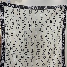 Chanel ~ 【140顶级双面丝绒披肩】 香家logo与字母的完美碰撞设计 底部还有隐隐约约的双C小Logo 完美 Chanel ~ 【140顶级双面丝绒披肩】 香家logo与字母的完美碰撞设计 底部还有隐隐约约的双C小Logo 完美