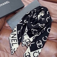 Chanel ~ 【140顶级双面丝绒披肩】 香家logo与字母的完美碰撞设计 底部还有隐隐约约的双C小Logo 完美 Chanel ~ 【140顶级双面丝绒披肩】 香家logo与字母的完美碰撞设计 底部还有隐隐约约的双C小Logo 完美