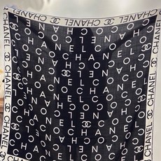 Chanel ~ 【140顶级双面丝绒披肩】 香家logo与字母的完美碰撞设计 底部还有隐隐约约的双C小Logo 完美 Chanel ~ 【140顶级双面丝绒披肩】 香家logo与字母的完美碰撞设计 底部还有隐隐约约的双C小Logo 完美