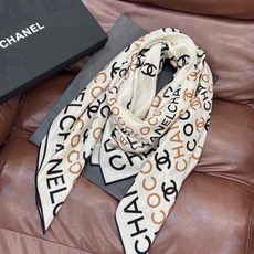 Chanel ~ 【140顶级双面丝绒披肩】 香家logo与字母的完美碰撞设计 底部还有隐隐约约的双C小Logo 完美 Chanel ~ 【140顶级双面丝绒披肩】 香家logo与字母的完美碰撞设计 底部还有隐隐约约的双C小Logo 完美