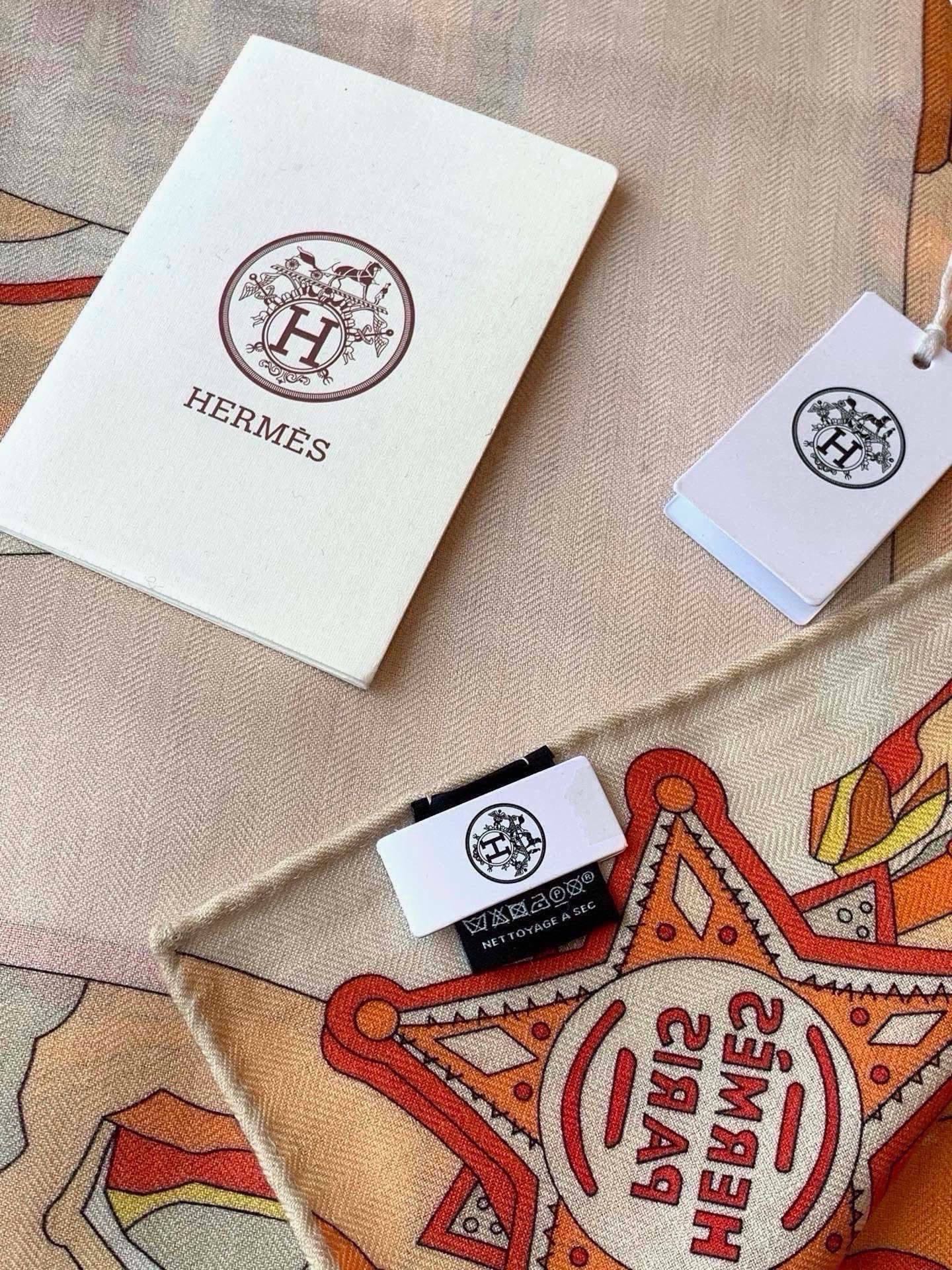 羊绒新款🆕👏👏买了都说好看‼️推荐💕爱马仕双面同色羊绒方巾【双面同色140】，顶级工艺超值‼️爱马仕专柜爆款🎁💟立体呈现