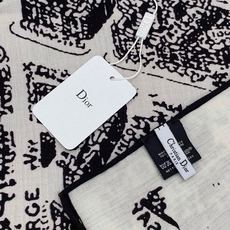 Dior ❤【️巴黎地图】140*140 双面同色丝绒方巾🉐️LAN DE 价🉐️ARIS 巴黎地图 这款方巾饰以本季经 Dior ❤【️巴黎地图】140*140 双面同色丝绒方巾🉐️LAN DE 价🉐️ARIS 巴黎地图 这款方巾饰以本季经