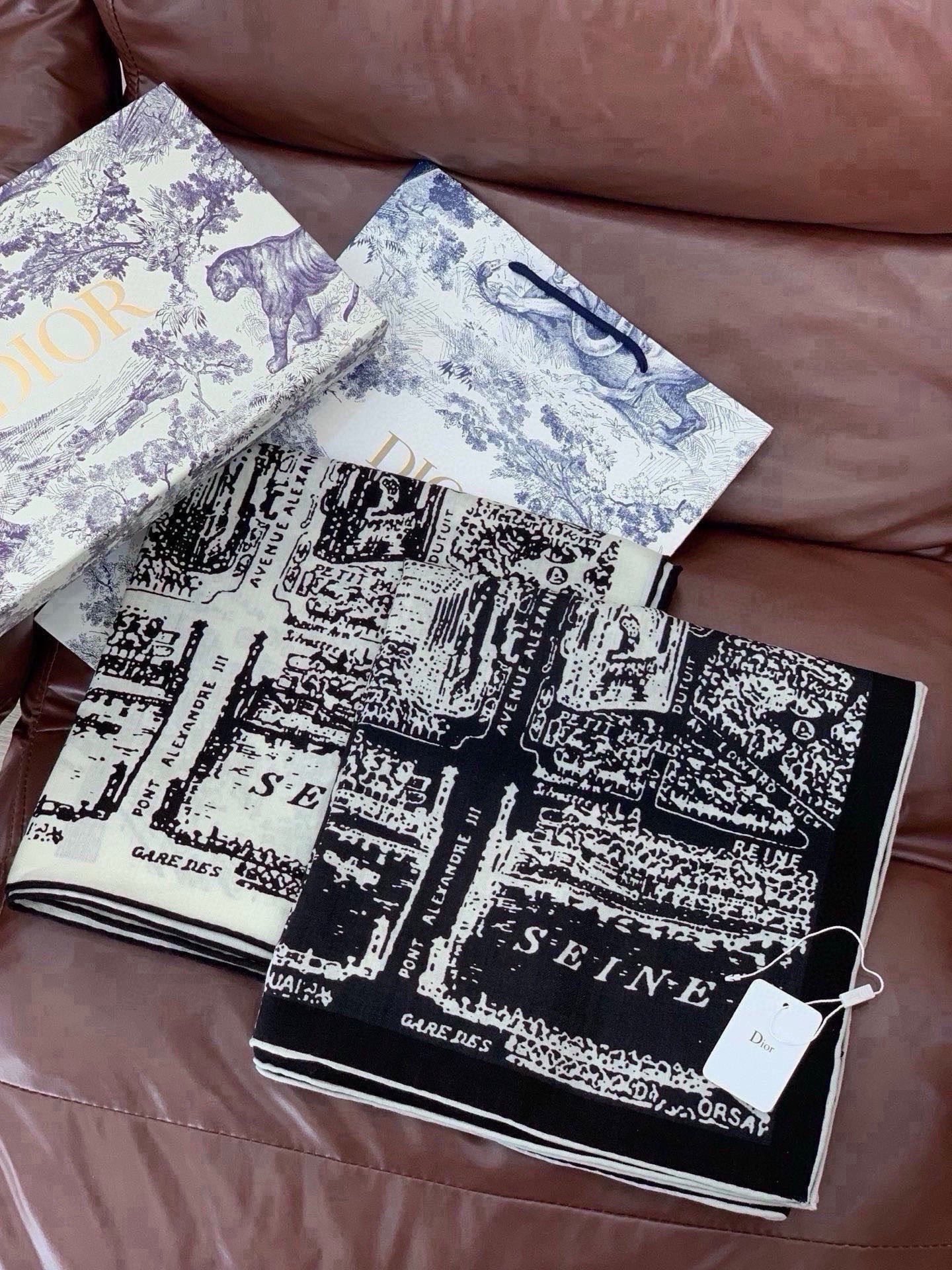 Dior ❤【️巴黎地图】140*140 双面同色丝绒方巾🉐️LAN DE 价🉐️ARIS 巴黎地图 这款方巾饰以本季经