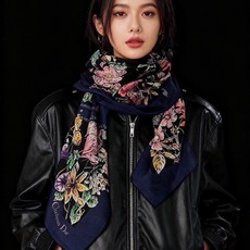 Dior 双面同色丝绒印花方巾 140丝绒面料多色 Dior Astral Flowers 这款方巾饰以 Dior As Dior 双面同色丝绒印花方巾 140丝绒面料多色 Dior Astral Flowers 这款方巾饰以 Dior As