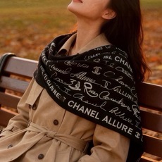 Chanel-丝绒双面方巾 【140双面同色】 出道即巅峰🐂火爆到一条难求🖤 高级感十足的字母CC,和一切经典元素争锋的 Chanel-丝绒双面方巾 【140双面同色】 出道即巅峰🐂火爆到一条难求🖤 高级感十足的字母CC,和一切经典元素争锋的