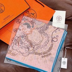 “正在接通中”140方巾~Hermes 手工卷边丝绒方巾(30%桑蚕丝70%羊绒) 这款爱马仕的经典单品展现强大而迷人 “正在接通中”140方巾~Hermes 手工卷边丝绒方巾(30%桑蚕丝70%羊绒) 这款爱马仕的经典单品展现强大而迷人