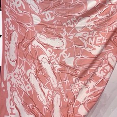 高级成衣系列~Chanel 【140双面同色丝绒披肩】 此系列谱写一曲自由轻灵的赞歌 本系列作品创新演绎品牌的风格符号 高级成衣系列~Chanel 【140双面同色丝绒披肩】 此系列谱写一曲自由轻灵的赞歌 本系列作品创新演绎品牌的风格符号