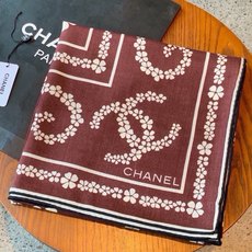 高级成衣系列~Chanel 【140双面同色丝绒披肩】 此系列谱写一曲自由轻灵的赞歌 本系列作品创新演绎品牌的风格符号 高级成衣系列~Chanel 【140双面同色丝绒披肩】 此系列谱写一曲自由轻灵的赞歌 本系列作品创新演绎品牌的风格符号