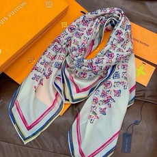 LV x TM 140披肩 【140顶级丝绒双面同色披肩】 本款L Multicolor披肩出自路易威登与知名日本艺术家 LV x TM 140披肩 【140顶级丝绒双面同色披肩】 本款L Multicolor披肩出自路易威登与知名日本艺术家