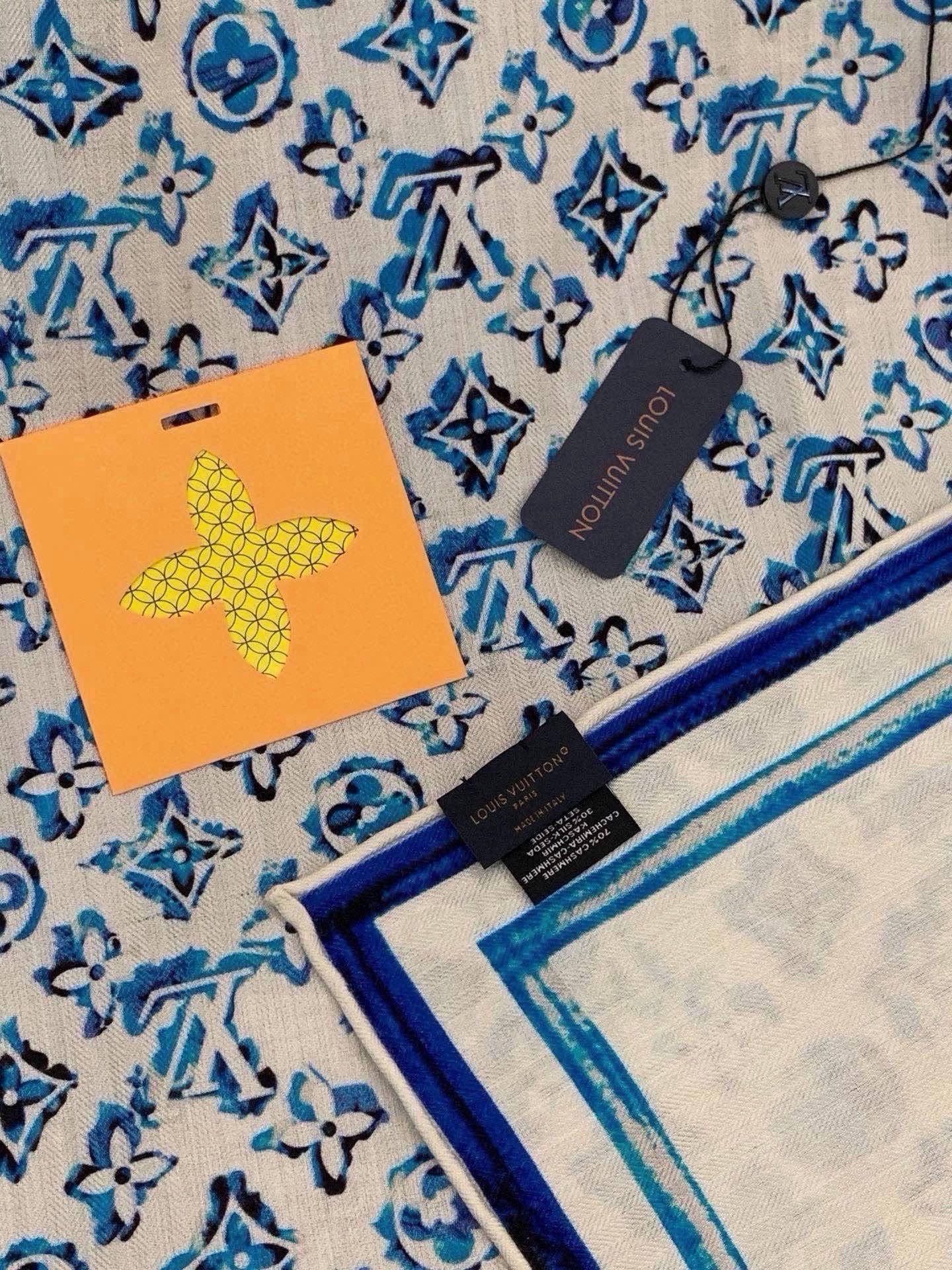 LV x TM 140披肩 【140顶级丝绒双面同色披肩】 本款L Multicolor披肩出自路易威登与知名日本艺术家