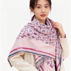 LV x TM 140披肩 【140顶级丝绒双面同色披肩】 本款L Multicolor披肩出自路易威登与知名日本艺术家 LV x TM 140披肩 【140顶级丝绒双面同色披肩】 本款L Multicolor披肩出自路易威登与知名日本艺术家