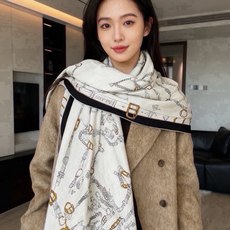 羊绒新款🆕👏👏买了都说好看‼️推荐💕爱马仕双面同色羊绒方巾【跃动的马儿双面同色140】,顶级工艺超值‼️爱马仕专柜爆款🎁 羊绒新款🆕👏👏买了都说好看‼️推荐💕爱马仕双面同色羊绒方巾【跃动的马儿双面同色140】,顶级工艺超值‼️爱马仕专柜爆款🎁