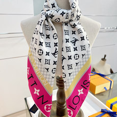 MONOGRAM SILHOUETTE 90双面丝巾 Monogram Silhouette 方巾为华美桑蚕丝融入 Mo MONOGRAM SILHOUETTE 90双面丝巾 Monogram Silhouette 方巾为华美桑蚕丝融入 Mo