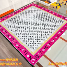 MONOGRAM SILHOUETTE 90双面丝巾 Monogram Silhouette 方巾为华美桑蚕丝融入 Mo MONOGRAM SILHOUETTE 90双面丝巾 Monogram Silhouette 方巾为华美桑蚕丝融入 Mo