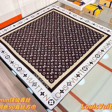 MONOGRAM SILHOUETTE 90双面丝巾 Monogram Silhouette 方巾为华美桑蚕丝融入 Mo MONOGRAM SILHOUETTE 90双面丝巾 Monogram Silhouette 方巾为华美桑蚕丝融入 Mo