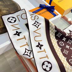 MONOGRAM SILHOUETTE 90双面丝巾 Monogram Silhouette 方巾为华美桑蚕丝融入 Mo MONOGRAM SILHOUETTE 90双面丝巾 Monogram Silhouette 方巾为华美桑蚕丝融入 Mo