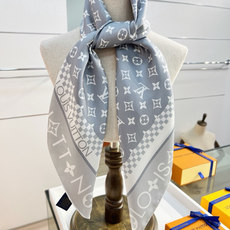 MONOGRAM SILHOUETTE 90双面丝巾 Monogram Silhouette 方巾为华美桑蚕丝融入 Mo MONOGRAM SILHOUETTE 90双面丝巾 Monogram Silhouette 方巾为华美桑蚕丝融入 Mo