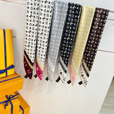 MONOGRAM SILHOUETTE 90双面丝巾 Monogram Silhouette 方巾为华美桑蚕丝融入 Mo MONOGRAM SILHOUETTE 90双面丝巾 Monogram Silhouette 方巾为华美桑蚕丝融入 Mo