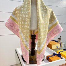 MONOGRAM SILHOUETTE 90双面丝巾 Monogram Silhouette 方巾为华美桑蚕丝融入 Mo MONOGRAM SILHOUETTE 90双面丝巾 Monogram Silhouette 方巾为华美桑蚕丝融入 Mo