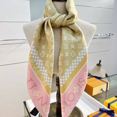 MONOGRAM SILHOUETTE 90双面丝巾 Monogram Silhouette 方巾为华美桑蚕丝融入 Mo MONOGRAM SILHOUETTE 90双面丝巾 Monogram Silhouette 方巾为华美桑蚕丝融入 Mo