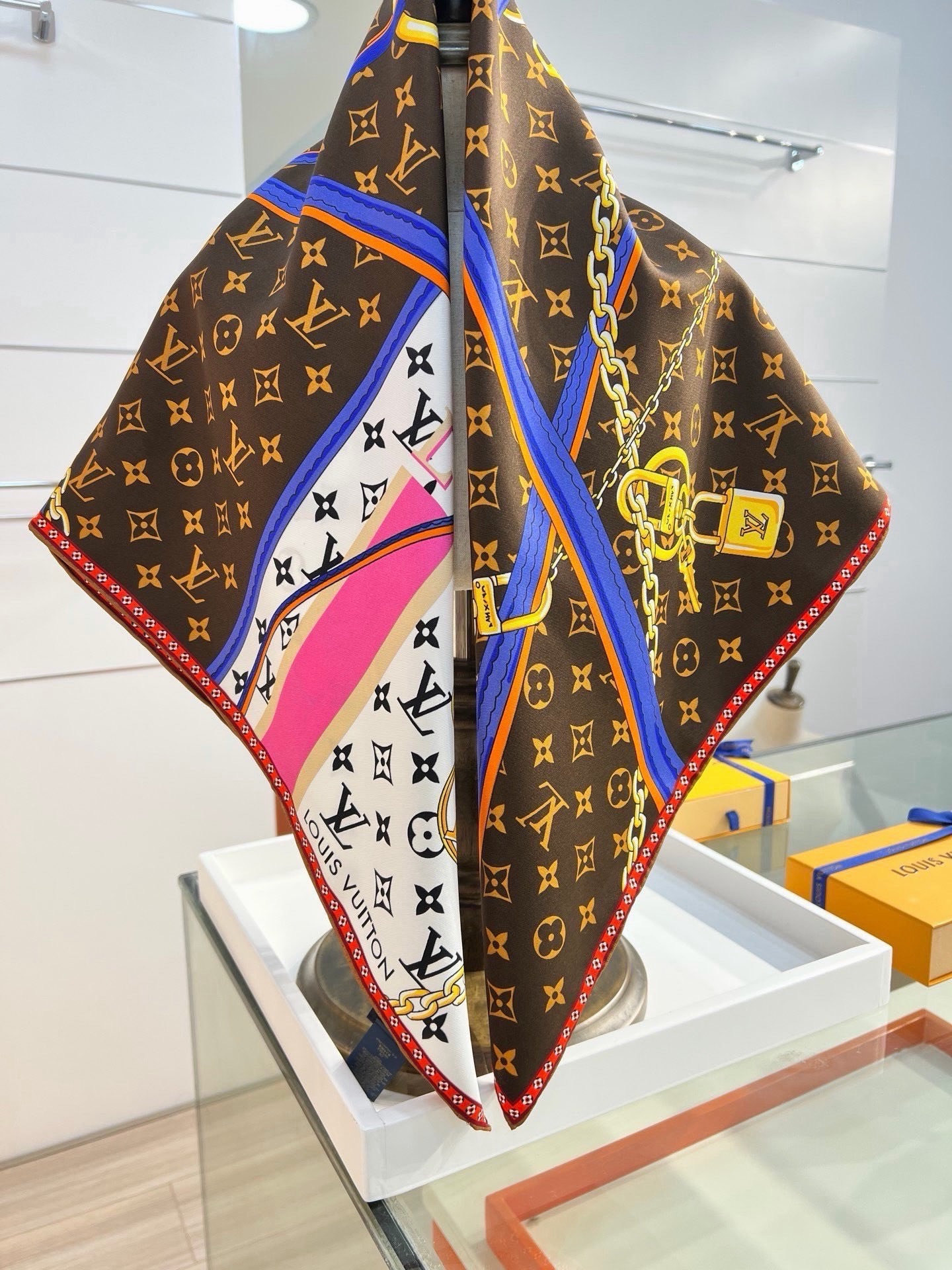STRAP AND TRUNK SQUARE 90方巾 StraP And Trunk Square 方巾致敬品牌制箱传