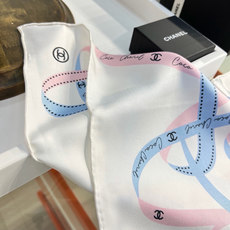 Chanel 26c~ 【18mm顶级双面真丝印花丝巾】 设计元素主要丝带、品牌logo 非常经典的设计、不挑人, 超显 Chanel 26c~ 【18mm顶级双面真丝印花丝巾】 设计元素主要丝带、品牌logo 非常经典的设计、不挑人, 超显