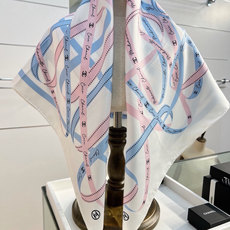 Chanel 26c~ 【18mm顶级双面真丝印花丝巾】 设计元素主要丝带、品牌logo 非常经典的设计、不挑人, 超显 Chanel 26c~ 【18mm顶级双面真丝印花丝巾】 设计元素主要丝带、品牌logo 非常经典的设计、不挑人, 超显