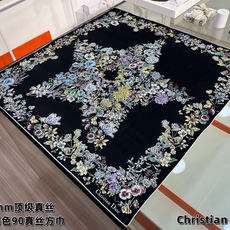 Dior 90双面18mm真丝印花方巾 这款方巾以 Dior Star 图案呈现 Dior 的幸运星,通过该系列的精美花 Dior 90双面18mm真丝印花方巾 这款方巾以 Dior Star 图案呈现 Dior 的幸运星,通过该系列的精美花